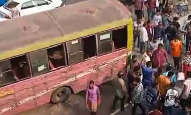 বনানীতে বাসচাপায় নিহত ২