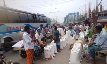 আঞ্চলিক মহাসড়কে চালের হাট