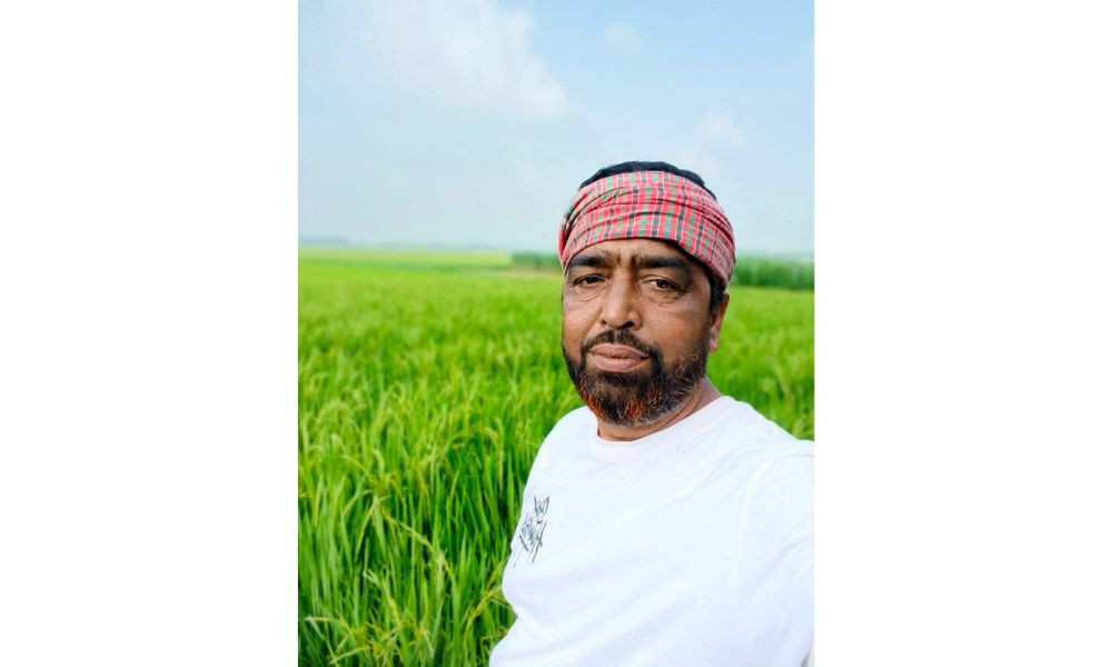 বিতর্কে বিপাকে কৃষক কবির, মোবাইল বন্ধ রেখে কাটছে দিন