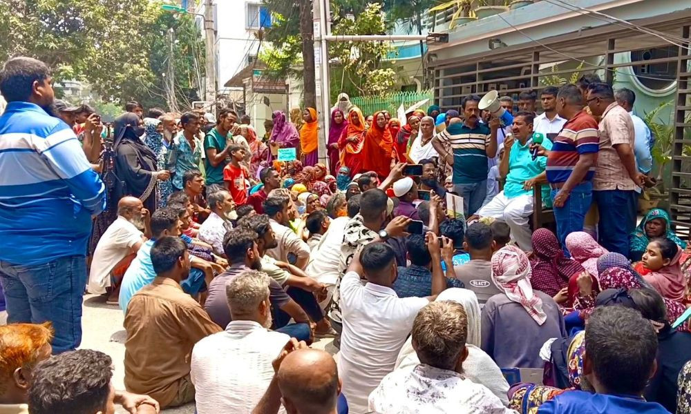 ভূমিমন্ত্রীর বাড়ির সামনে ভূমিহীনদের অনশন