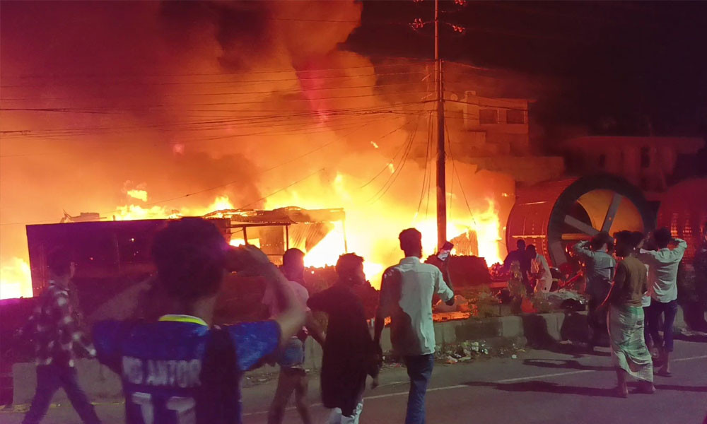 নারায়ণগঞ্জে ঝুটের গুদামে অগ্নিকাণ্ড