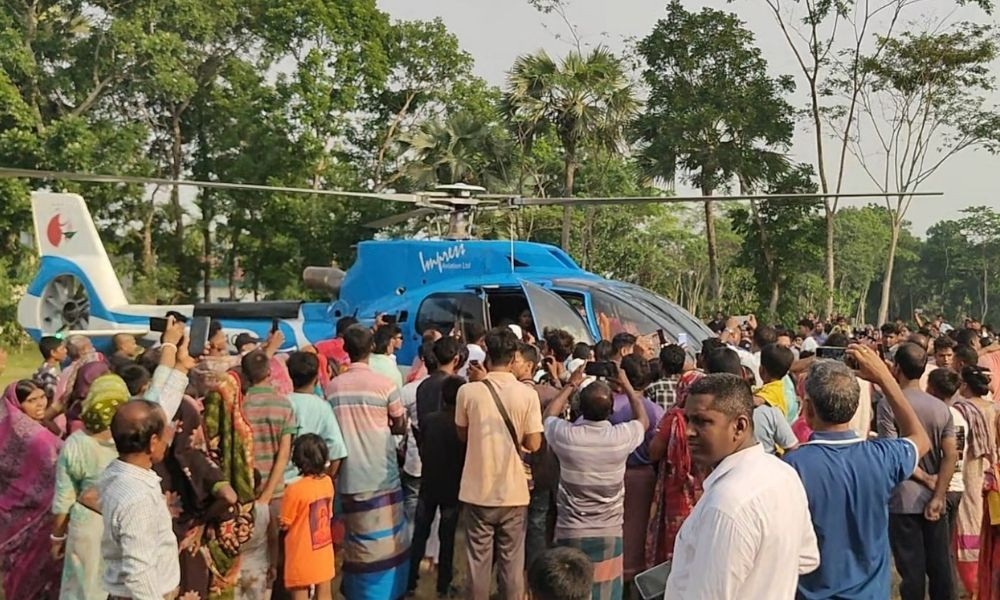 মায়ের ইচ্ছা পূরণে হেলিকপ্টারে চড়ে বিয়ে প্রবাসীর