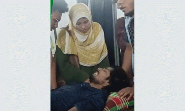 মুসাদ্দিককে দেখতে ঢামেকে গেলেন ডাকসু নেত্রী জুমা