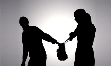 ডেমরায় ফ্লেক্সিলোড ব্যবসায়ীকে কুপিয়ে ২ লাখ টাকা ছিনতাই