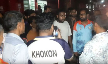 হিলিতে শুক্রবার দোকান বন্ধের দাবিতে বিক্ষোভ