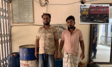 তেলবাহী পদ্মা ট্যাংক লরি থেকে ডিজেল চুরির অভিযোগ, আটক ২