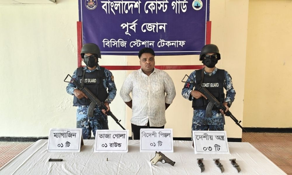 টেকনাফে বিদেশি পিস্তলসহ ‘ডন রাসেল’ আটক