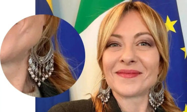 ইতালির প্রধানমন্ত্রীর কানে ভারতের ২ হাজার বছরের ঐতিহ্যবাহী ‘ঝুমকা’