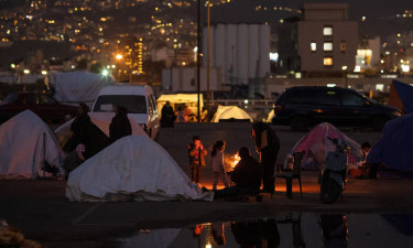 ‘নিরাপত্তার কারণে মোমবাতি জ্বালানোও ঝুঁকিপূর্ণ’