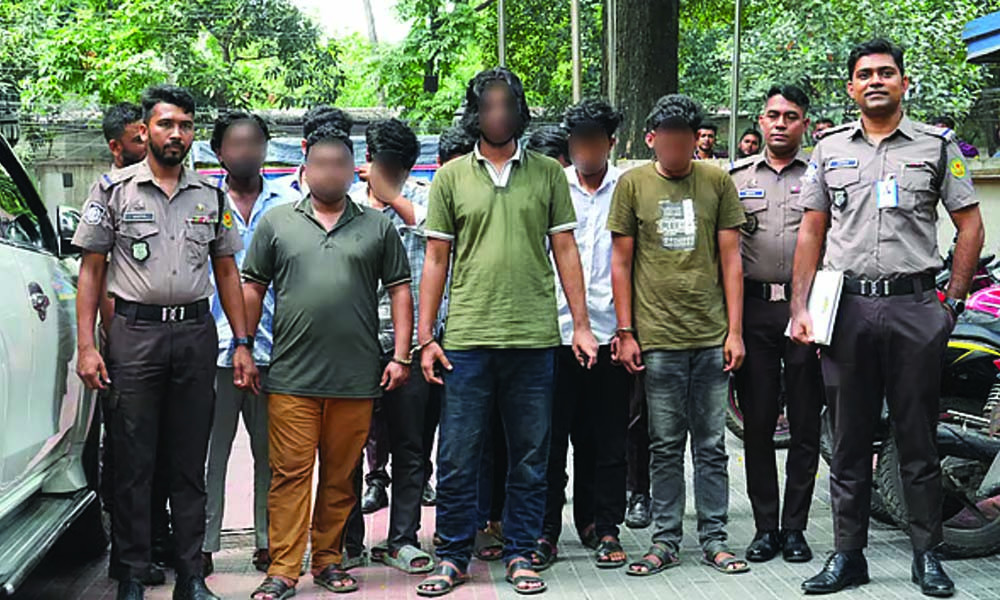 আজহারী-জারার এআই ভিডিও বানিয়ে যৌন উত্তেজক ওষুধ বিক্রি, গ্রেপ্তার ১০