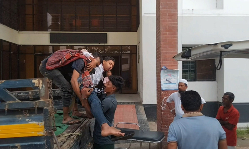 ঢাকা-ভাঙ্গা এক্সপ্রেসওয়েতে ২ ট্রাকের সংঘর্ষে আহত ১০