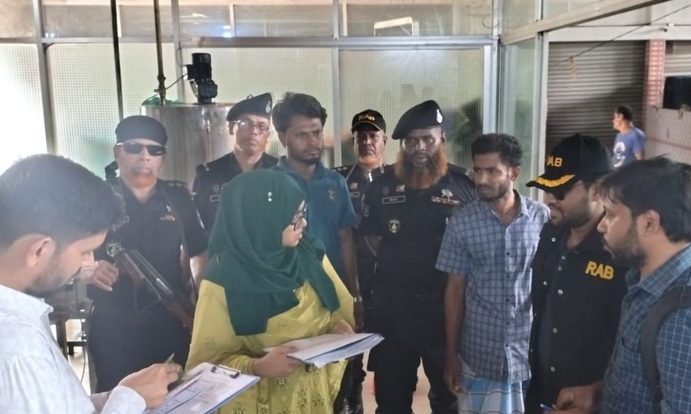 সিদ্ধিরগঞ্জে ৫ হাজার লিটার ভোজ্যতেল জব্দ, ব্যবসায়ীকে জরিমানা