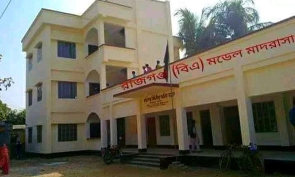 মণিরামপুরে ভুল প্রশ্নপত্রে দাখিল পরীক্ষা, ক্ষোভ শিক্ষার্থী-অভিভাবকদের