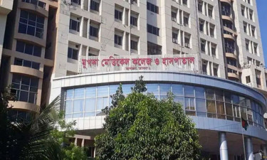 রোগী বাগিয়ে নেন দালালরা