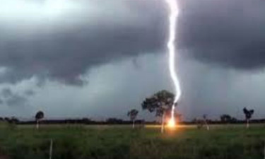 তাড়াশে বজ্রাঘাতে প্রাণ গেল কৃষকের