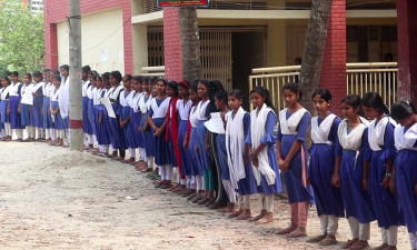 বুলেট হত্যার প্রতিবাদে টুঙ্গিপাড়ায় মানববন্ধন