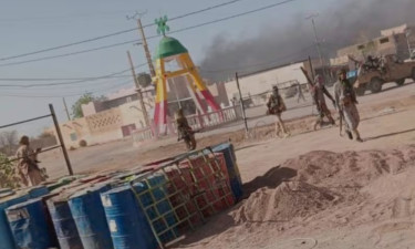 মালিতে হামলার দায় স্বীকার করেছে আল-কায়েদা সংশ্লিষ্ট জঙ্গিগোষ্ঠী