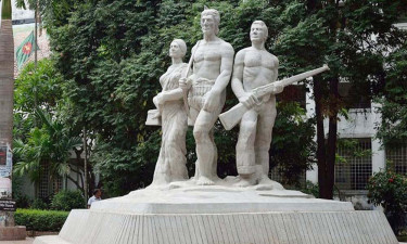 ঢাবির অপরাজেয় বাংলায় বজ্রাঘাতে ২ শিক্ষার্থী আহত