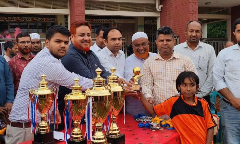 দামুড়হুদায় প্রাথমিক বিদ্যালয়ের গোল্ডকাপ ফুটবল টুর্নামেন্টের ফাইনাল অনুষ্ঠিত