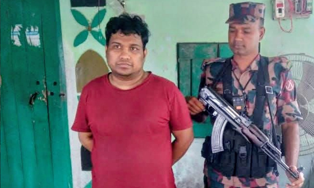 পঞ্চগড়ে ডলারসহ ভারতীয় নাগরিক আটক