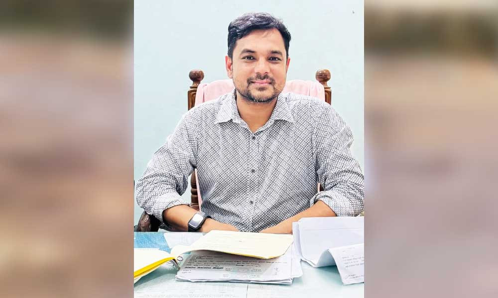 সাবরেজিস্ট্রারের বিরুদ্ধে দুর্নীতির রিপোর্ট করায় সংবাদকর্মীকে অপহরণচেষ্টা