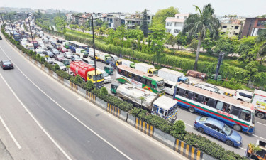 সড়কে তীব্র যানজট