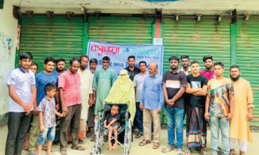 গাইবান্ধায় হুইলচেয়ার পেল প্রতিবন্ধী শিশু