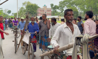 দেড় মণ ধানের দামে শ্রমিক বিক্রি