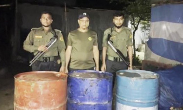 ধামরাইয়ে মজুদ করা ৬০০ লিটার জ্বালানি তেল জব্দ