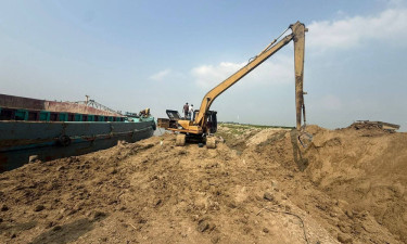 অভিযানেও লাগামহীন মাটিখেকোরা