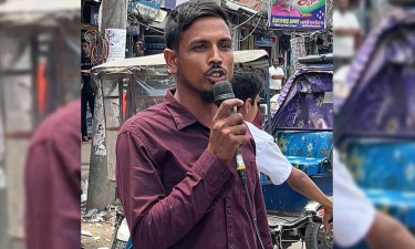 আ. লীগের কার্যালয়ের সামনে মাইকে স্লোগান, পুলিশ দেখে পালালেন যুবক