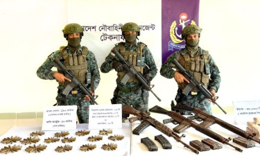 টেকনাফে নৌবাহিনীর অভিযানে অস্ত্র, গুলি ও ইয়াবা জব্দ