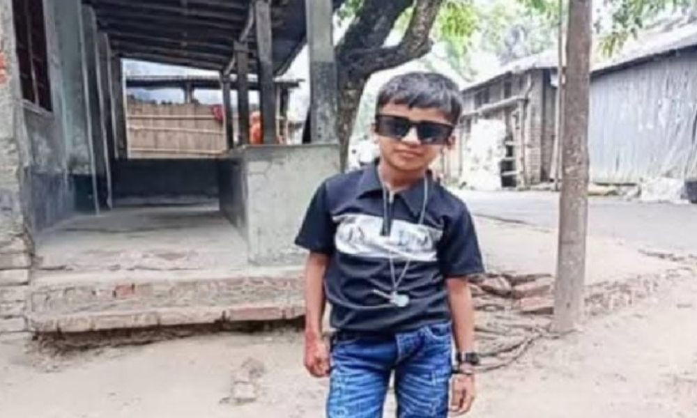 বাবাকে বাঁচাতে গিয়ে প্রাণ গেল ছেলের