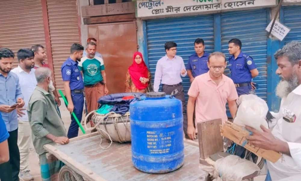 বিআরটিসি বাসে নেওয়া হচ্ছিল চিংড়ির রেণু, অতঃপর...
