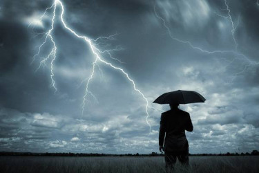 বজ্রপাত থেকে বাঁচতে কী করতে হবে?