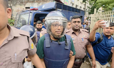 প্রিজন ভ্যানে গাড়ির ধাক্কায় আহত পলক, চাইলেন চিকিৎসার সুযোগ
