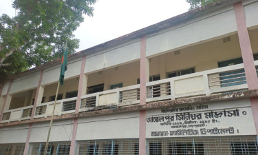 নকলের দায়ে বহিষ্কার মাদরাসাছাত্রী