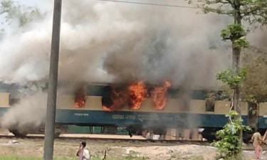 চট্টগ্রামে ট্রেনের পরিত্যক্ত বগিতে আগুন, তদন্ত কমিটি গঠন