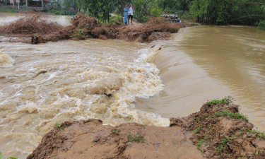পাহাড়ি ঢলে বাঁধ ভেঙে ১৫ গ্রাম প্লাবিত, ব্যাপক ক্ষয়ক্ষতি