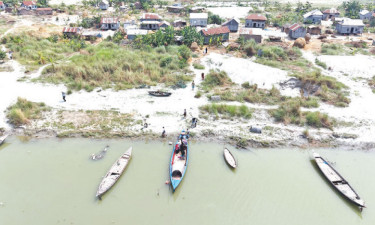 সমস্যায় জর্জরিত চরের মানুষ