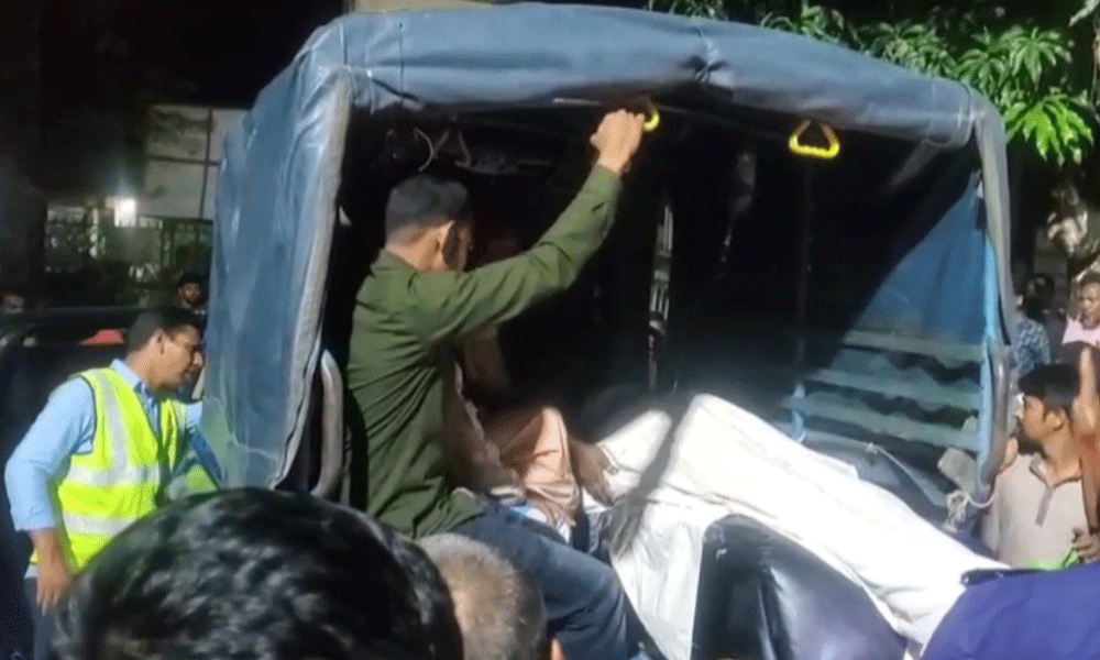 কুড়িগ্রামে ট্রাক-মাইক্রোবাস সংঘর্ষ : নিহত ৩, আহত ৯