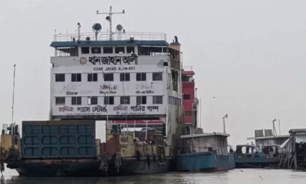 পাটুরিয়া-দৌলতদিয়া নৌরুটে ফেরি চলাচল বন্ধ