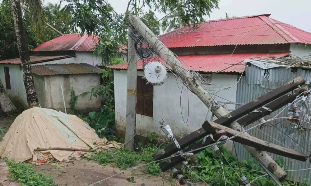 কুমিল্লায় ঝড়ে বিদ্যুৎ সংযোগ বিচ্ছিন্ন, অন্ধকারে ২৭ হাজার গ্রাহক