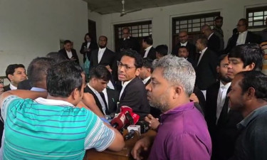 সুপ্রিম কোর্টে আওয়ামীপন্থী আইনজীবীদের বিরুদ্ধে বিএনপিপন্থীদের অবস্থান