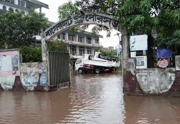 বাগেরহাটে টানা বৃষ্টিতে জলাবদ্ধতা, ভোগান্তিতে জনজীবন