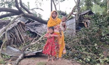 এক ঝড়ে সব শেষ, দুই সন্তান নিয়ে দিশেহারা শিরিনা