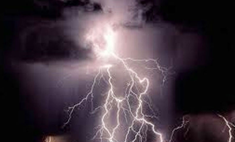 মঠবাড়িয়ায় বজ্রাঘাতে দুজনের মৃত্যু, নদীতে পড়ে নিখোঁজ ১