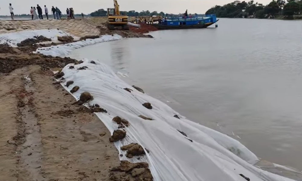 হরিমনের বাঁধ হুমকিতে, উৎকণ্ঠায় কৃষক