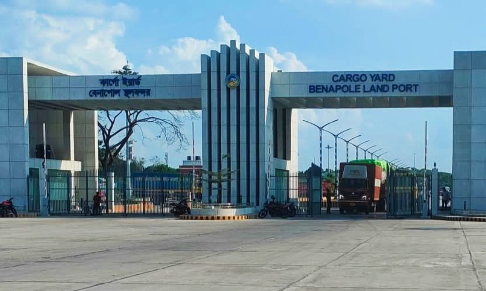 ৩ দিন পর বেনাপোল স্থলবন্দরে সচল আমদানি-রপ্তানি কার্যক্রম