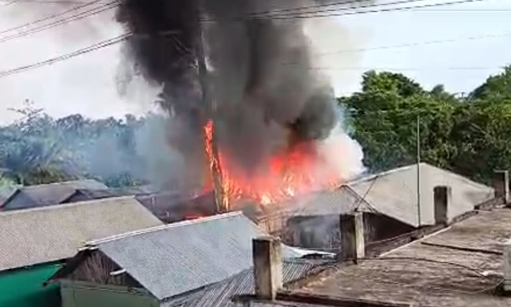 মোংলায় ভয়াবহ অগ্নিকাণ্ডে ৫ দোকান পুড়ে ছাই, ক্ষতি প্রায় অর্ধকোটি টাকা
